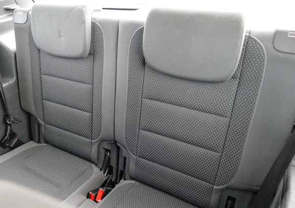 Volkswagen Touran cena 32900 przebieg: 220000, rok produkcji 2011 z Rzeszów małe 121